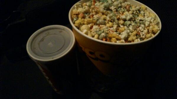 MariaNADALA's tweet photo. @8_Guaje amb es meu nin#cinesa http://t.co/4Yaa9Y0JXt