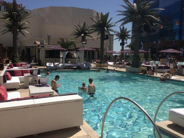 wylie7's tweet photo. Not a bad day by the pool #epic http://t.co/27vVlFD06v