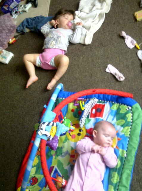 marcj83's tweet photo. Went to the toilet earlier and walk bk in front room to this http://t.co/y6cxwGXgD3