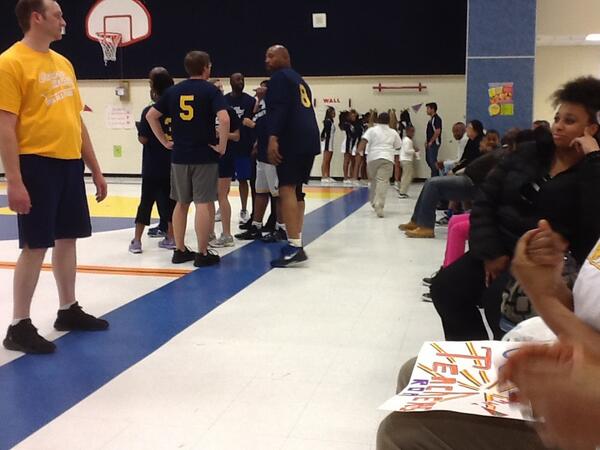 cms_RiverOaks's tweet photo. Huddle Time! http://t.co/KSNa0WDj5v