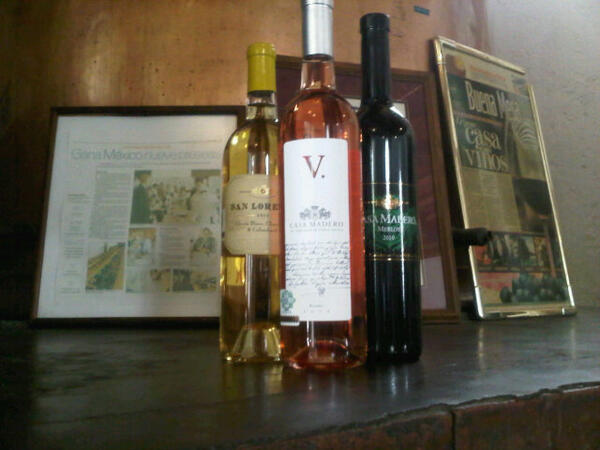 Surtiendo uvas..