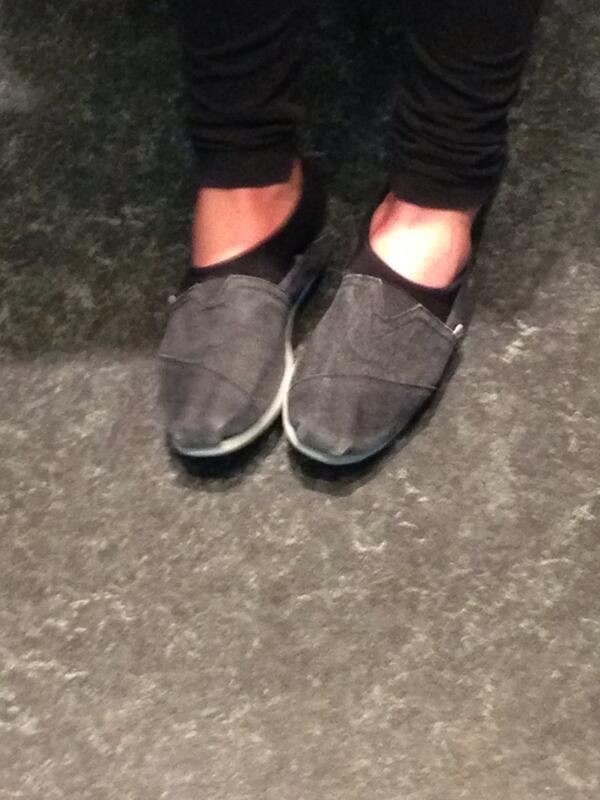 Look at her shoes yall🙊🙈😂😭
