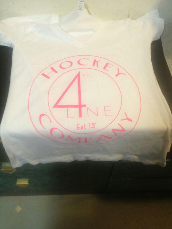 LineChangeHKY's tweet image. Here's another glimpse at the woman's V-neck #4thLineHKY #JoinTheLine