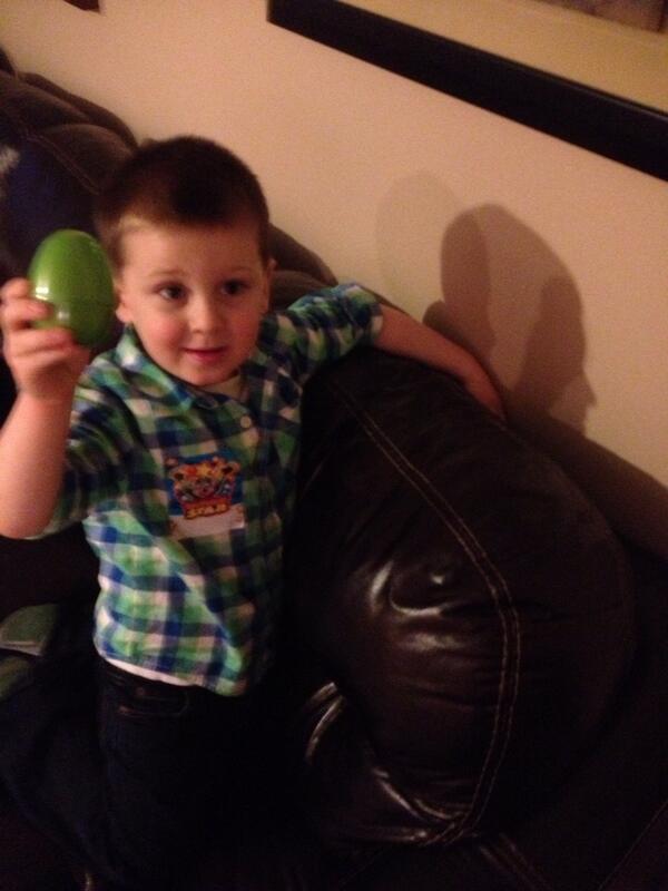 jacksonlanders's tweet photo. Mom, I found the last egg that you and Erin hid on Easter! And there are M-uh-M's in it! http://t.co/Z5CvJ5OhoA