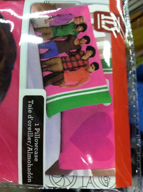 larryslutxo's tweet image. My new pillow case. #onedirectionmerch