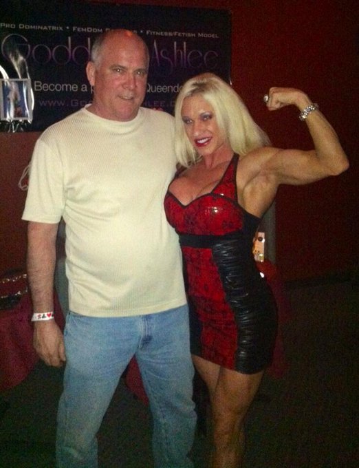 Meeting my fans at the Sinical Fetishball in Houston #goodtimes http://t.co/uM6B01JiKn<a href="/tag/goodtimes"class="tags"><span>#goodtimes</span></a>