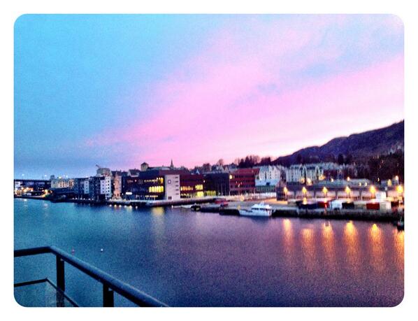 gutterommet's tweet photo. #bergen #sunrise http://t.co/DyyWRD07Bs