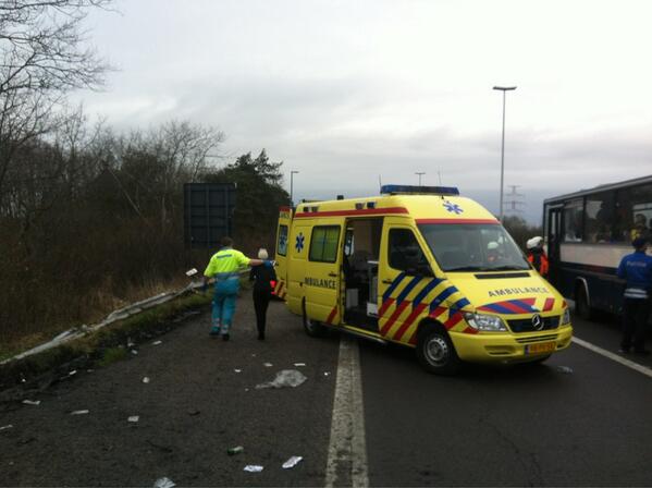 WouterBruyns's tweet image. Het dodental na het busongeval in #oelegem is opgelopen tot 4. Onder hen zeker 2 kinderen. @VTMNIEUWS