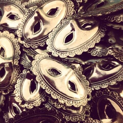 RocheenStyle's tweet image. Gorgeous vintage pewter masks I'm using to make the exclusive @Drama_Class necklace