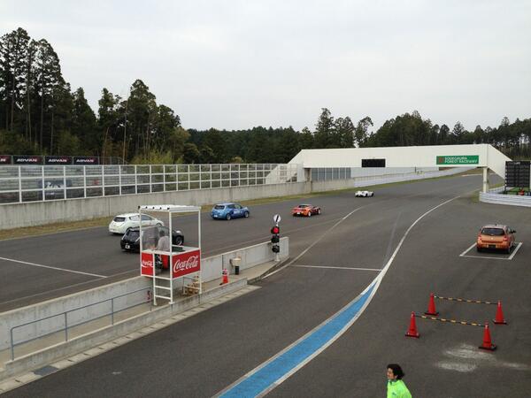 ev_miharuno's tweet photo. いよいよ、EVレーススタート http://t.co/ev4LR8GKs6