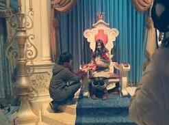 シンデレラ城の玉座でプロポーズしてる人がいて感動した。薔薇の花束と小さなガラスの靴を渡された彼女さんびっくりして泣いてた。素敵な光景だったし幸せな気持ちになれた。
♡RTしてお祝いしよう♡