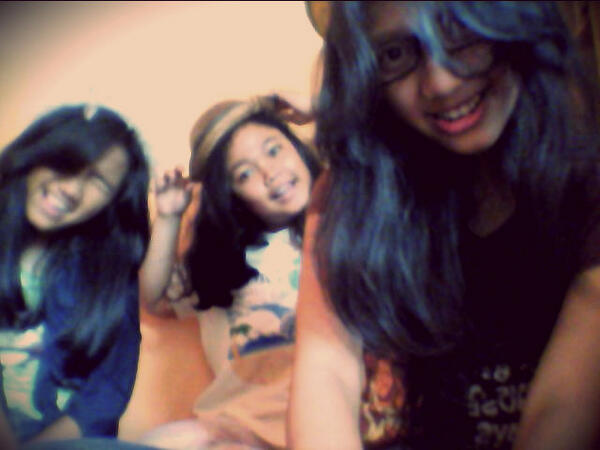 Mutilasiiiii's tweet photo. w/ @perkedella @intanpumaaasari http://t.co/1elom3Q9hp