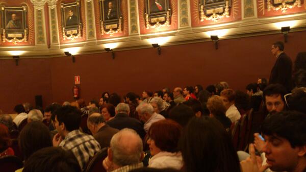 alxsnt_'s tweet photo. El Ateneo de Madrid ya está lleno para ver a Julio Anguita, @agarzon y Carmen Reina (presentan su nuevo libro). #14A http://t.co/ObVfkYFQHk