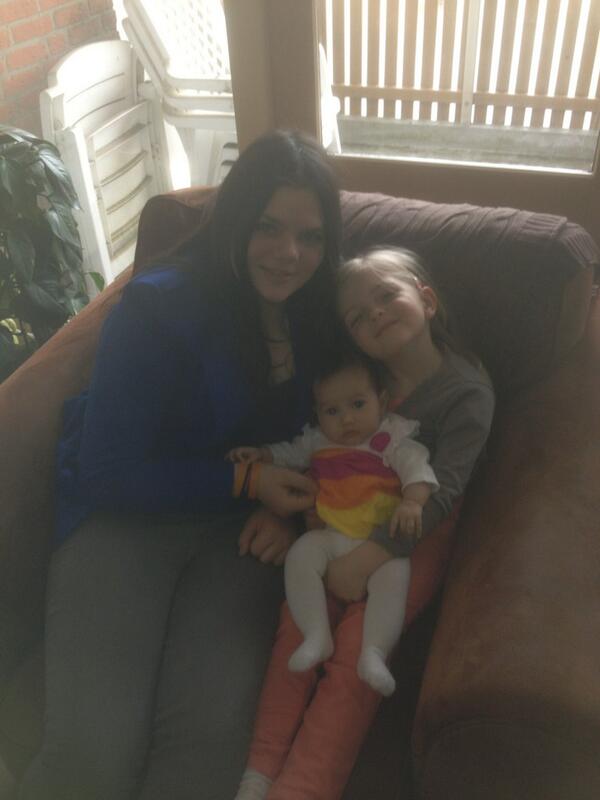 visserjong's tweet photo. Zo even op bezoek bij ons kleine nichtje http://t.co/W2sLeHYWdX