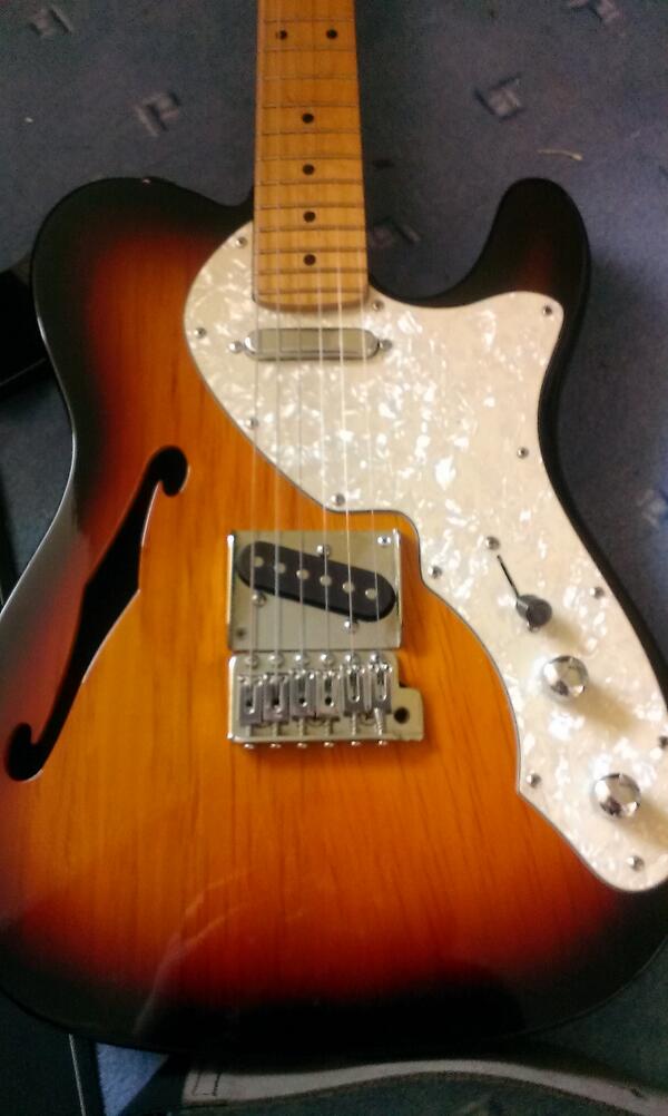 olf554's tweet photo. My Guitar from Fender http://t.co/IMcjizc7RH