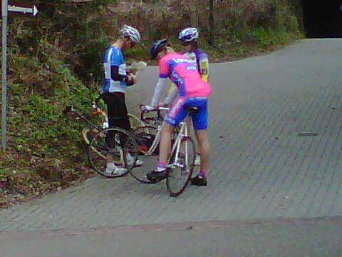 IvoSlokkers's tweet image. Altijd vervelend! Lek rijden voor een terras....#gepruts