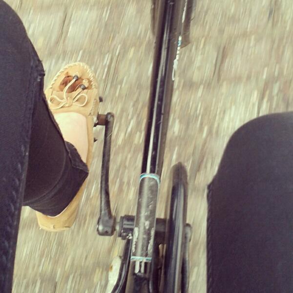 Wiehoee met dit weer kan ik eindelijk m'n #minnetonkas's aan van <a href="/Hypebazaar/">Hypebazaar</a>! #spring #summer