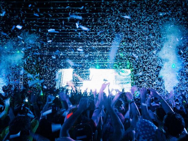 apxlr8's tweet photo. @dashberlin @echostage - I'll be waiting till the sky falls down 
Epic night! http://t.co/YJErL9NoeE