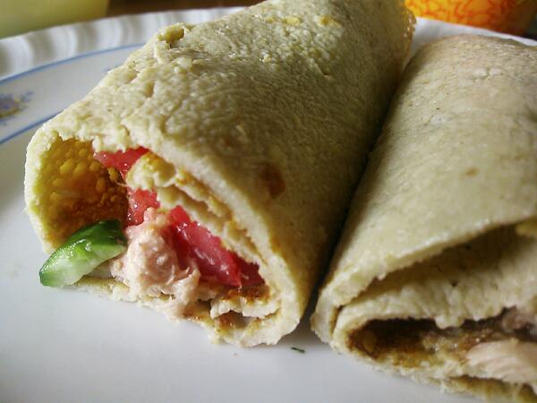 日本の外国人タレント Laurachucky Twitter