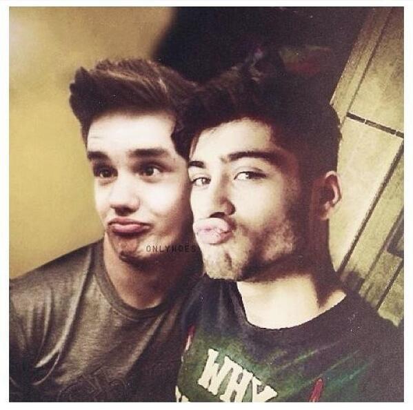 Direction1D_guy's tweet image. Cutest duck face ever... End of story @zaynmalik @Real_Liam_Payne
