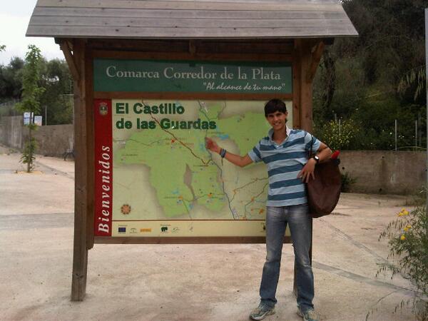 Oscar Moreno tambien haciendo autoestop.