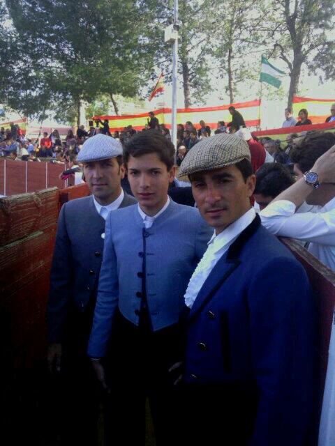 El Novillero <a href="/torerovazquez97/">Luis Vázquez </a> y los 2 banderilleros Manolo Velazquez y Jose Manuel Soto