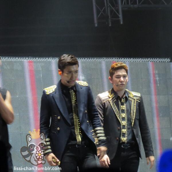 SherllySiwon407's tweet photo. Your eyes oppa~ RT"@SiwonestSGP: 13o425
#SS5Chile (15) - SIWON & Kangin ♥
©lissi-chan http://t.co/veQQnlZedz"