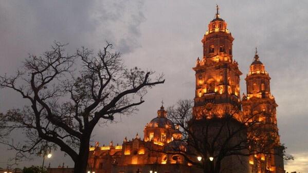 KarenGmz15's tweet photo. Tan hermosa Mi Morelia!! #esMichoacán Me encanta mi ciudad! Dejame andar x sus calles en Paz! @VisitMex @turismo_mich http://t.co/BkbsJ2SrEP