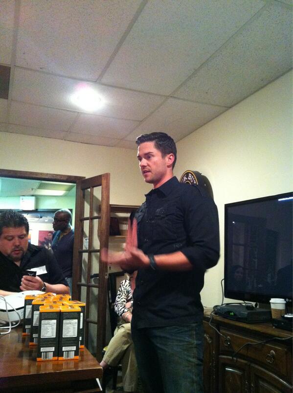 DesireePeeples's tweet image. Listening to Brian Nash talk about #mangodrin #MangoChallenge @TheBeatLV