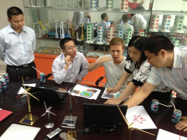 EdwinIEPC's tweet photo. Sometimes clients needs some extra attention #wereldveroveraars. Production check @shenzhen tonight to #hongkong http://t.co/ovWievMzAT