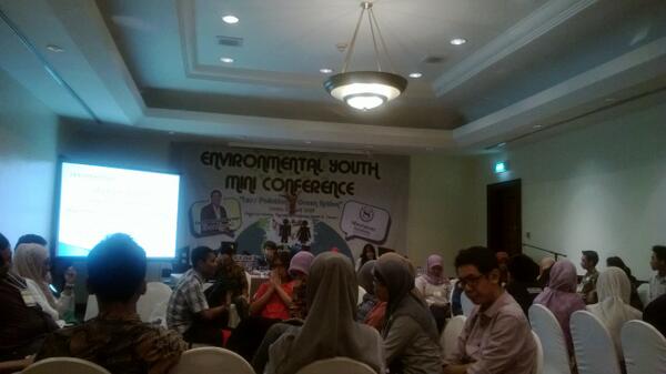 ramadhani_rizki's tweet photo. @earthweekTLITS forum Group discusion, now http://t.co/0qrzMt2bnX
