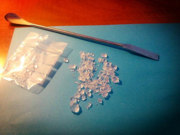 Adri10n's tweet photo. Vendro droga http://t.co/aRJsi41ive