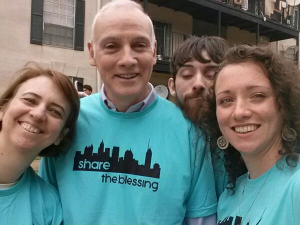 jnehicks's tweet photo. #2013stb #familyphotos the Hicks at work:) http://t.co/RIWh0xKas8