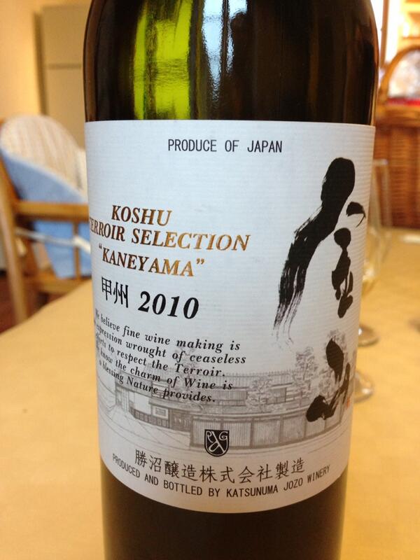 thompousse's tweet image. Petit blanc japonais. Cépage local Koshu. Goûtons...