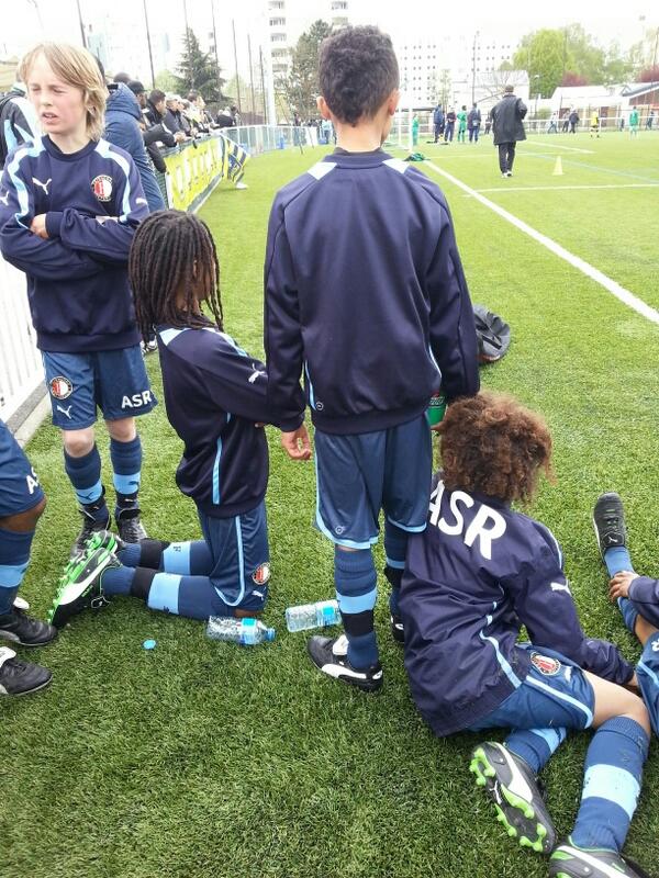 HouSnYYY's tweet photo. Feyenoord http://t.co/cAAzIom5Yg