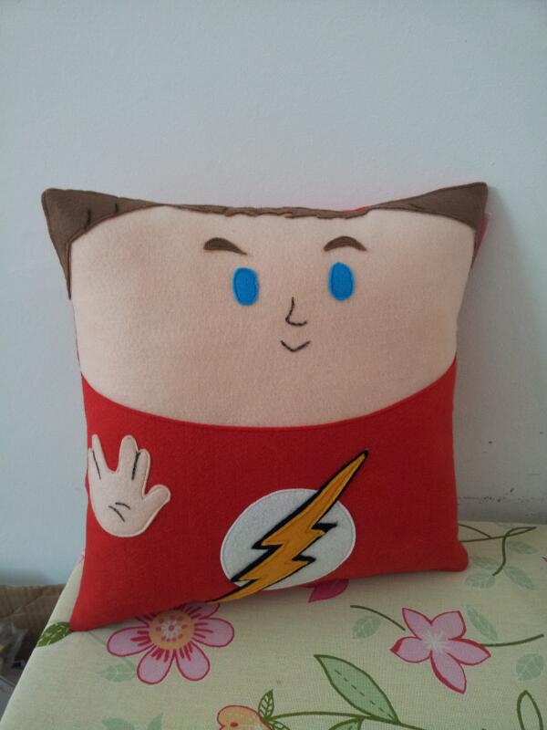 rbitencourt2011's tweet photo. Pra quem é fã de #TBBT almofada Sheldon! Aproveite essa novidade quentíssima! Spock aprova!!! http://t.co/Ov8eRF6Zb7
