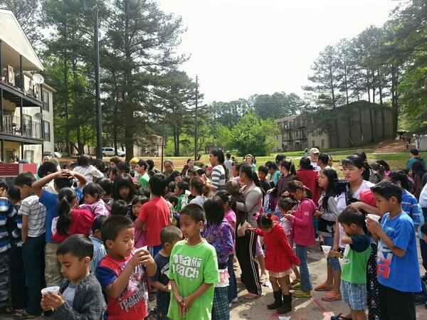 jnehicks's tweet photo. #2013stb #feeding5000? Drawing the crowds to hear Good News http://t.co/8HijWXmHrR