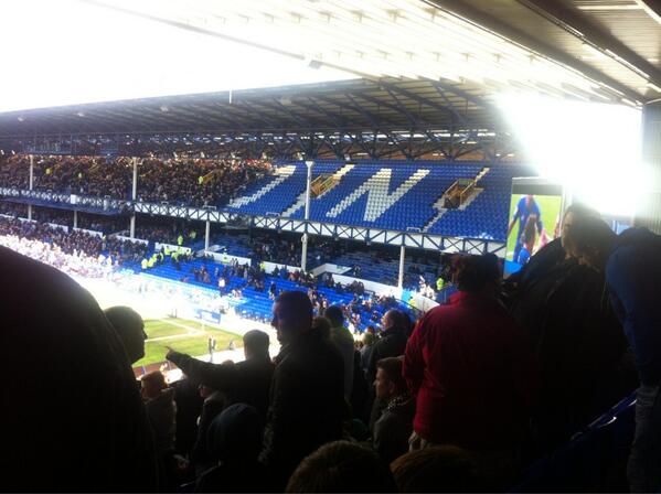 FootyAwayFans's tweet photo. Fulham at Everton today. #FFC  http://t.co/UoQvYh0S0J