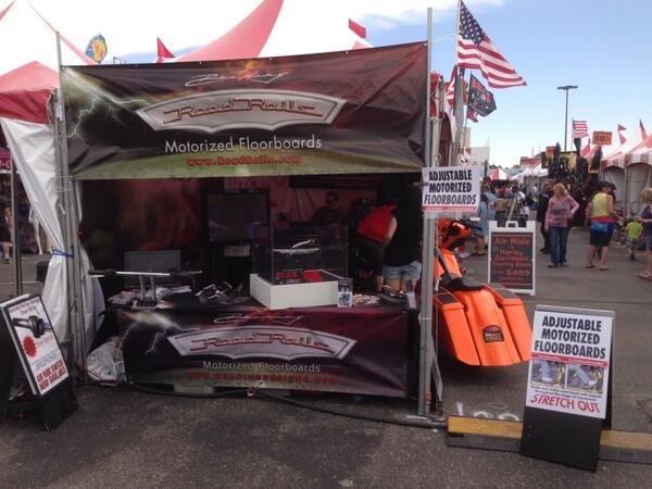 ReadingDesigns's tweet image. If you haven't had a chance to see the #RoadRails in action, come visit our booth at #LaughlinRiverRun. Really Cool!