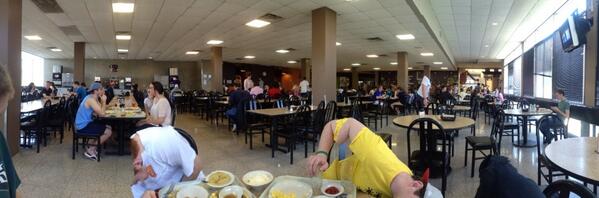 CampusTourDads's tweet photo. Lotta dads at brunch today. Can you say #brunch #yagonnaneedmilkwiththatson http://t.co/Z9WtFVfhJB