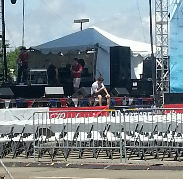 AaronDollar's tweet photo. @ScottyMcCreery I figured you were tweeting in this pic. Haha http://t.co/XdxIU2LGXT