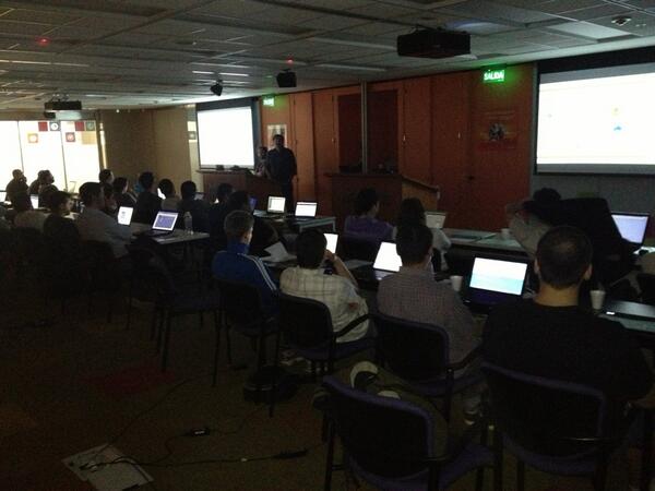 woloski's tweet image. llegamos a la mitad del #GlobalWindowsAzure Bootcamp #MeQuieroIrAlBootcamp.. ahora @liarjo y @johnnyhalife