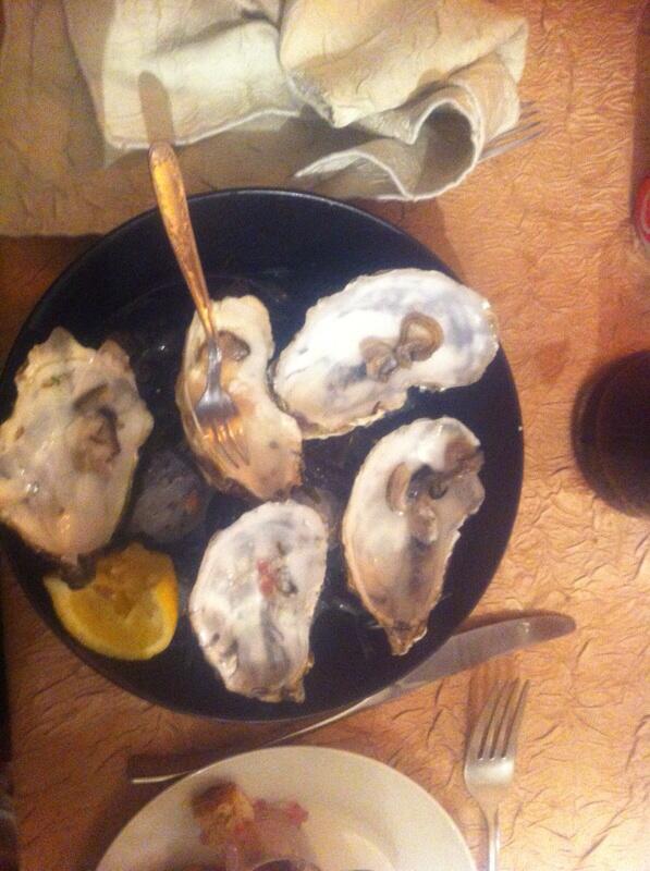 MulanAngelx's tweet photo. Net oesters op... Wel heel anders dan verwacht! http://t.co/AiyXNO6Tf3