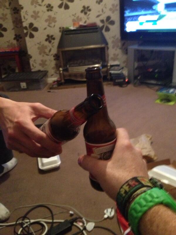 eltbelt's tweet photo. @leigh_fodden @Luke_Ryan22 @cjvuk @PMR_88 missed out here Fod #newdrinkingbuddy http://t.co/HvdGAjmz2m