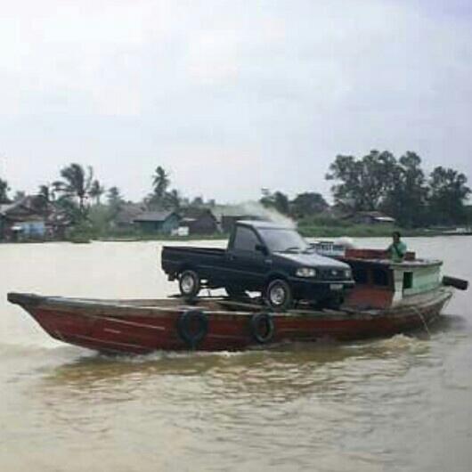 transportasi sungai musi #traditionaltransportation RT @PalembangTweet: Tolong foto ini kasih judul? Ado