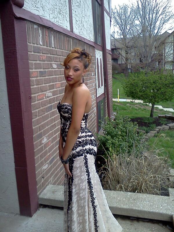 Kiss_MyRedLips's tweet photo. Prom :) http://t.co/1ppCetuhT2