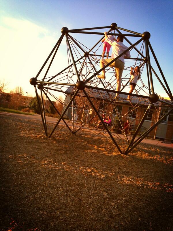 _KarynS_'s tweet image. This man at the park is perfect!😍 #hisaccent #hisbeauty #perfectfather