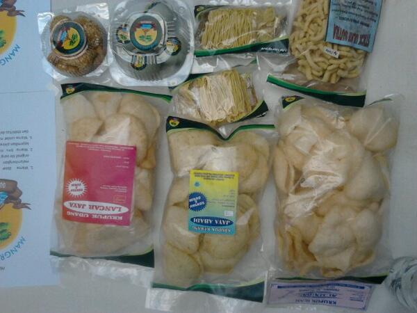 RT <a href="/bem_ftsp_its/">BEM FTSP ITS</a>: snack asli yg dibuat masyarakat di <a href="/kampungftsp/">Kampung FTSP ITS Sby</a>. Stick Ulat Sutra, Kerupuk ikan, Mie mangrove, dll