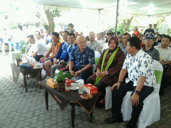 Pembantu Dekan @ftspITS, Ibu Ir. Tri Rismaharini M,T &amp; tim gowes dari <a href="/hmtl_its/">HMTL ITS</a> di <a href="/kampungftsp/">Kampung FTSP ITS Sby</a> :)