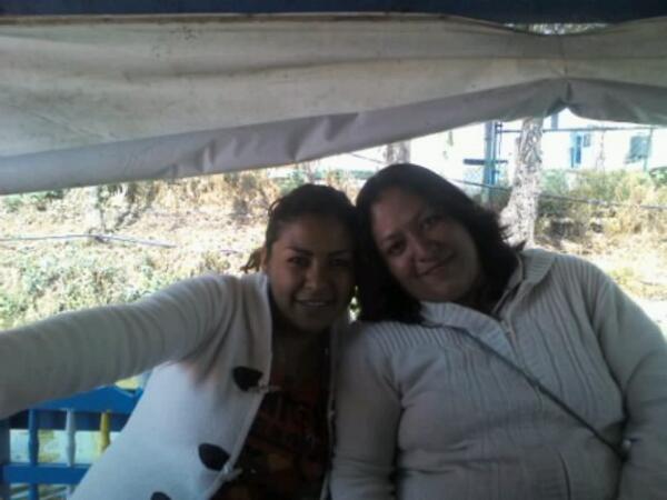 vian's tweet photo. Aaamw  gusta mucho esa foto... Tqm primita Lucy Colón http://t.co/VUeK1zoXIz
